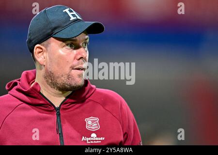 Unterhaching, Deutschland. September 2024. Trainer Marc Unterberger (Unterhaching) Einzelbild, Aktion, 20.09.2024, Unterhaching (Deutschland), Fussball, 3. LIGA, SPVGG UNTERHACHING - FC ERZGEBIRGE AUE, DFB/DFL-VORSCHRIFTEN VERBIETEN DIE VERWENDUNG VON FOTOGRAFIEN ALS BILDSEQUENZEN UND/ODER QUASI-VIDEO. Quelle: dpa/Alamy Live News Stockfoto