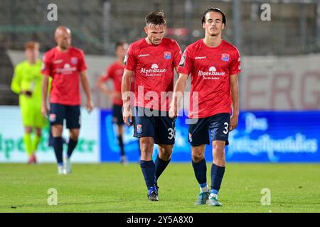 Unterhaching, Deutschland. September 2024. Unterhachinger Spieler enttäuscht schauend, Enttäuschung, Frustration, enttäuscht, pessimistisch, 20.09.2024, Unterhaching (Deutschland), Fussball, 3. LIGA, SPVGG UNTERHACHING - FC ERZGEBIRGE AUE, DFB/DFL-VORSCHRIFTEN VERBIETEN DIE VERWENDUNG VON FOTOGRAFIEN ALS BILDSEQUENZEN UND/ODER QUASI-VIDEO. Quelle: dpa/Alamy Live News Stockfoto