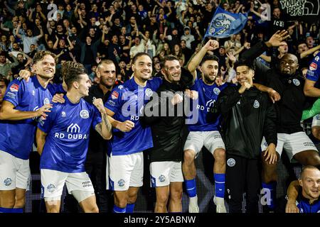 Den Bosch, Niederlande. September 2024. DEN BOSCH, NIEDERLANDE - 20. SEPTEMBER: Spieler des FC den Bosch feiern den Sieg beim niederländischen Keuken Kampioen Divisie Spiel zwischen dem FC den Bosch und dem FC Emmen im Stadion de Vliert am 20. September 2024 in den Bosch. (Foto: Broer van den Boom/Orange Pictures) Credit: dpa/Alamy Live News Stockfoto