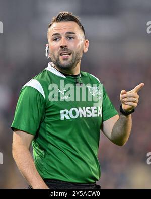 Leigh, Großbritannien. September 2024. Schiedsrichter Liam Moore beim Spiel der Betfred Super League Runde 27 Leigh Leopards gegen St Helens im Leigh Sports Village, Leigh, Großbritannien, 20. September 2024 (Foto: Cody Froggatt/News Images) in Leigh, Großbritannien am 20. September 2024. (Foto: Cody Froggatt/News Images/SIPA USA) Credit: SIPA USA/Alamy Live News Stockfoto