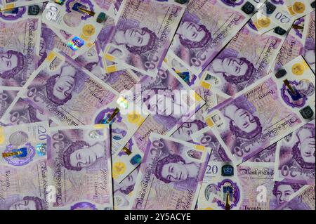 Britische Währung – Nahaufnahme der neuen 5-Pfund-Note aus 2016 Polymer mit verbesserter Fälschungssicherheit. 2 Stockfoto