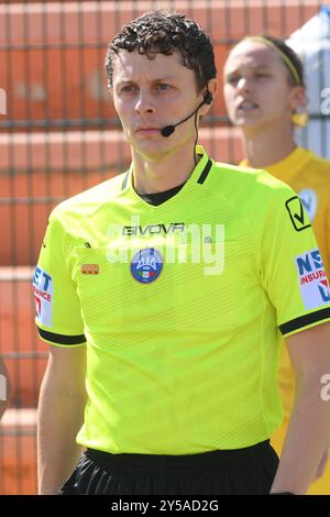 Cercola, Italien. September 2024. Gabriele Restaldo, Schiedsrichter beim Fußball – italienische Serie A Frauen zwischen Napoli Femminile und US Sassuolo im Giuseppe Piccolo Stadium am 20. September 2024 in Cercola, italien (Foto: Agostino Gemito/Pacific Press) Credit: Pacific Press Media Production Corp./Alamy Live News Stockfoto