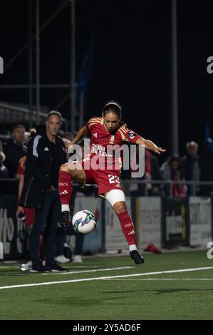 Lola Wajnblum (23 Standard Femina de Lüttich) kontrolliert den Ball während des Lotto Super League-Spiels zwischen KRC Genk Ladies und Standard Femina de Lüttich am Zwartberg in Genk, Belgien (Martin Pitsch/SPP) Credit: SPP Sport Press Photo. /Alamy Live News Stockfoto