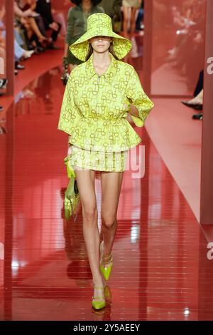 Mailand, Italien. September 2024. GUCCI Frühjahr/Sommer 2025 Laufsteg während der Milan Fashion Week am 2024. September - Mailand, Italien 20/09/2024 Credit: dpa/Alamy Live News Stockfoto