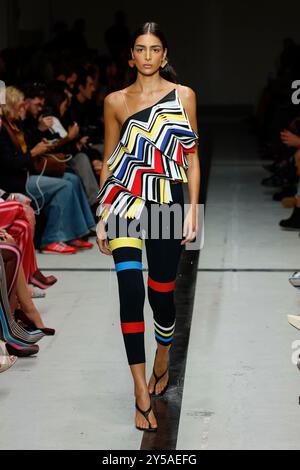 Mailand, Italien. September 2024. MISSONI Frühjahr/Sommer 2025 Laufsteg während der Milan Fashion Week am 2024. September - Mailand, Italien 20.09/ Credit: dpa/Alamy Live News Stockfoto