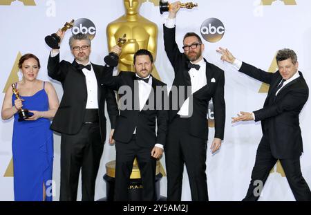 Mark Williams Ardington, Paul Norris, Sara Bennett, Andrew Whitehurst und Andy Serkis bei den 88. Annual Academy Awards - Presseraum im Loews Hollywood Hotel in Hollywood, USA am 28. Februar 2016. Stockfoto