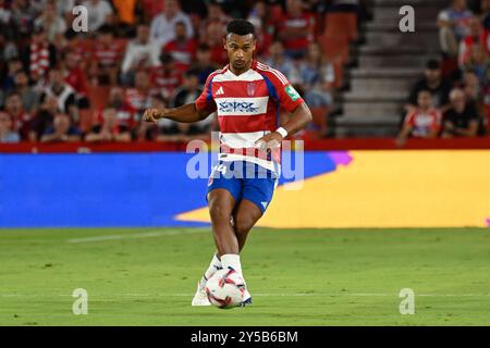 Granada, Spanien. September 2024. Loic Williams von Granada CF während des Liga-Spiels zwischen Granada CF und Málaga CF im Nuevo Los Cármenes Stadion am 20. September 2024 in Granada, Spanien. (Foto: José M Baldomero/Pacific Press) Credit: Pacific Press Media Production Corp./Alamy Live News Stockfoto