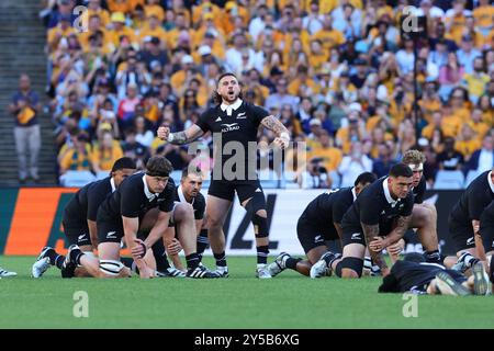 Sydney, Australien. September 2024. Alle Blacks spielen die traditionellen Haka während des Rugby Championship-Spiels zwischen Australien und Neuseeland am 21. September 2024 im Accor Stadium in Sydney, Australien. Foto von Peter Dovgan. Nur redaktionelle Verwendung, Lizenz für kommerzielle Nutzung erforderlich. Keine Verwendung bei Wetten, Spielen oder Publikationen eines einzelnen Clubs/einer Liga/eines Spielers. Quelle: UK Sports Pics Ltd/Alamy Live News Stockfoto