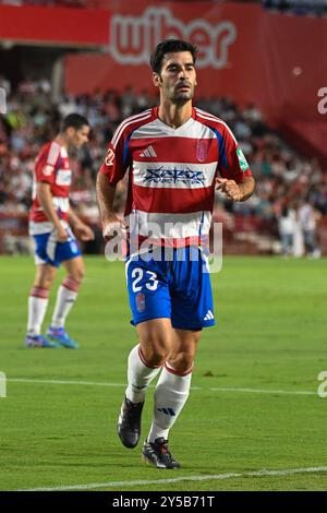 Granada, Granada, Spanien. September 2024. Manu Trigueros von Granada CF während des Liga-Spiels zwischen Granada CF und MÃlaga CF im Nuevo Los CÃrmenes Stadion am 20. September 2024 in Granada, Spanien. (Kreditbild: © José M Baldomero/Pacific Press via ZUMA Press Wire) NUR REDAKTIONELLE VERWENDUNG! Nicht für kommerzielle ZWECKE! Quelle: ZUMA Press, Inc./Alamy Live News Stockfoto