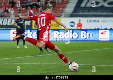 Halle, Deutschland. September 2024. Halle, Deutschland 20. September 2024: Regionalliga Nord/Ost - 2024/2025 - Hallescher FC vs. Hertha BSC II im Bild: Joseph Charles Richardson II (Halle) Credit: dpa/Alamy Live News Stockfoto