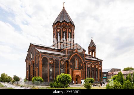 Gyumri, Armenien - 19. Juli 2024: Das Gebäude der Heilig-Erlöser-Kirche in Gyumri an bewölkten Sommertagen Stockfoto