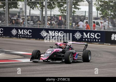 Sinapore, Singapur. September 2024. 09 ZIEHEN Abbi (grr), Rodin Motorsport unterstützt von Alpine, Tatuus F4-T-421, Aktion während der 5. Runde der F1 Academy 2024 vom 20. Bis 22. September 2024 auf dem Marina Bay Circuit in Singapur, Singapur - Foto Xavi Bonilla/DPPI Credit: DPPI Media/Alamy Live News Stockfoto