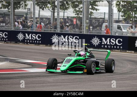 Sinapore, Singapur. September 2024. 15 SCHREINER Carrie (ger), Campos Racing unterstützt von sauber, Tatuus F4-T-421, Aktion während der 5. Runde der F1 Academy 2024 vom 20. Bis 22. September 2024 auf dem Marina Bay Circuit in Singapur, Singapur - Foto Xavi Bonilla/DPPI Credit: DPPI Media/Alamy Live News Stockfoto