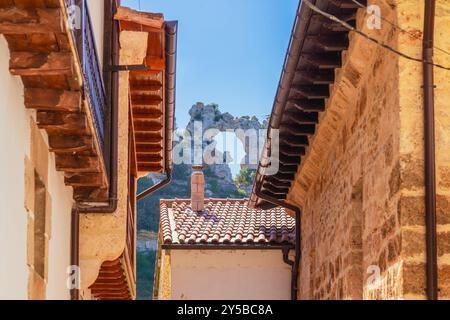 Eine bizarre Felsformation in Orbaneja del Castillo, einer schönen Stadt in Spanien, bildet die Karte des afrikanischen Kontinents Stockfoto