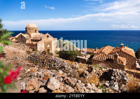 Monemvasia, Laconia, Peloponnes, Griechenland. Blick auf die Kirche und die Unterstadt Monemvasia, Griechenland Stockfoto