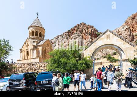 Noravank, Armenien - 3. August 2024: Tor des Noravank-Klosters in den Provinzen Vayots Dzor, Armenien an sonnigen Sommertagen Stockfoto