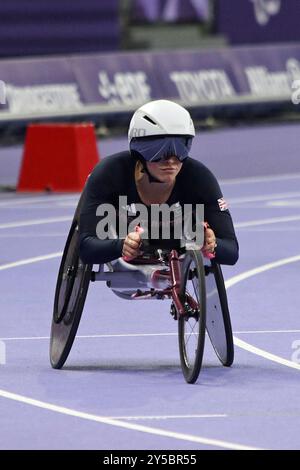 Sammi (Samantha) Kinghorn von Großbritannien gewann Gold im Rollstuhl-Finale der Frauen 100 m - T53 im Stade de France bei den Paralympischen Spielen 2024 in Paris. Stockfoto
