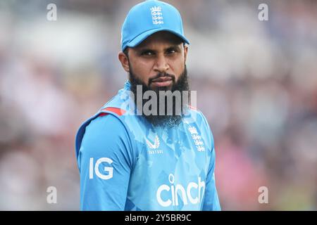 Leeds, Großbritannien. September 2024. Adil Rashid aus England während der Second Metro Bank One Day International England gegen Australien am 21. September 2024 in Leeds, Großbritannien, am 21. September 2024. (Foto: Mark Cosgrove/News Images/SIPA USA) Credit: SIPA USA/Alamy Live News Stockfoto