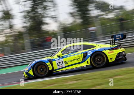 Monza, Italien. September 2024. RUTRONIK-RENNEN #97 (MARSCHALL, FACH, BLATTNER) in Runde 4 während des Freien Trainings der Fanatec GT World Challenge Runde 8 2024 auf dem Autodromo Nazionale in Monza (Italien). Quelle: Riccardo Righetti/Alamy Live News Stockfoto