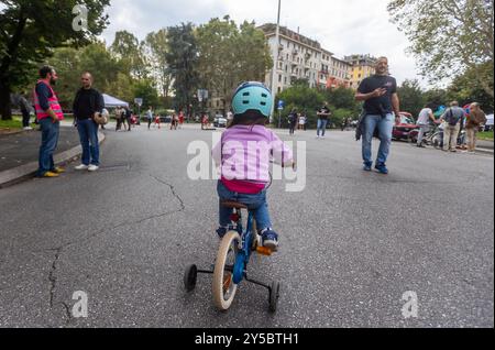 Mailand, Italien. September 2024. Giornata Mondiale Senza Auto, 'Tag ohne Parken' in Piazzale Libia - Mailand, Italia - Sabato, 21 Settembre 2024 (Foto Stefano Porta/LaPresse) World Car Free Day, 'Tag ohne Parken' in Piazzale Libia - Mailand, Italien - Samstag, 21. September 2024 (Foto Stefano Porta/LaPresse) Credit: LaPresse/Alamy Live News Stockfoto