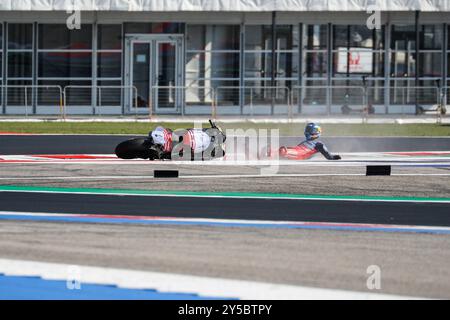 73 Alex Marquez (Spa-Gresini Racing Ducati) stürzt während der Qualifikation für die MotoGP von Emilia Romagna auf dem Misano World Circuit am 21. September 2024 ab Stockfoto