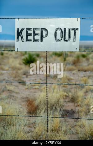 "Keep Out" Zeichen, Trinity Site (erste nukleare Explosion, 1945), neu-Mexiko-USA Stockfoto