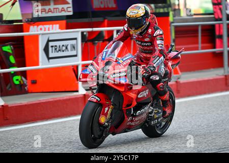 Francesco Bagnaia Italiener Ducati Lenovo Team Ducati verlässt mit seinem Motorrad während der Gran Premio Pramac dellâEmilia-Romagna - Paddock and Rider, MotoGP Weltmeisterschaft in Misano, Italien, 21. September 2024 Stockfoto