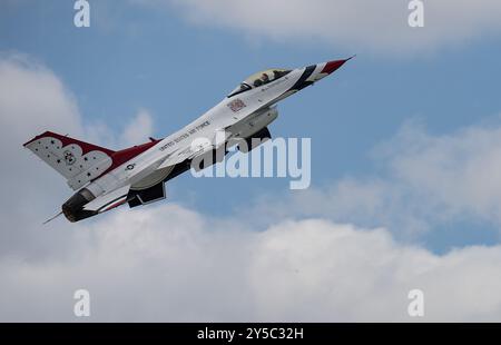 Die United States Air Force Air Demonstration Squadron „Thunderbirds“ treten auf der Sound of Speed Airshow vom 14. Bis 15. September 2024 auf. Die Thunderbirds sind b Stockfoto