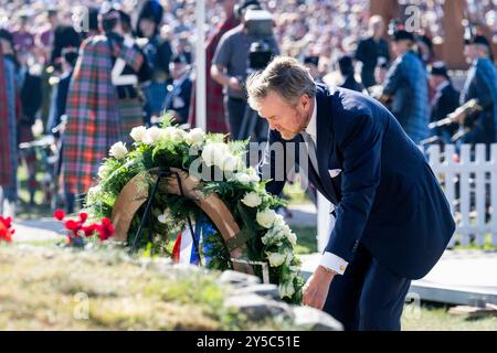 EDE, Niederlande, 2024 2011-09-21 12:23:45 EDE, 21-09-2024, Ginkelse Heide König Willem Alexander während der Luftlandezeit und des Gedenkens im Kontext von 80 Jahren Freiheit. König Willem-Alexander nimmt an der Gedenkveranstaltung auf der Ginkelse Heide Teil und legt den ersten Kranz am Luftlandedenkmal ab. FOTO: NLBeeld/Patrick van EMST Credit: NL Beeld / Patrick van EMST Stockfoto