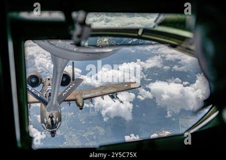 A U.. Die S Air Force KC-135 Stratotanker-Besatzung des 117. Luftbetankungsflügels, Sumpter Smith Joint National Guard Base, Birmingham, Alabama, führt Stockfoto