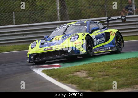 96 Julien ANDLAUER (FRA), Sven MULLER (DE), Patric NIEDERHAUSER (CH), Porsche 911 GT3 R (992), Rutronik Racing beim Fanatec GT Endurance Cup, Endurance-Rennen in Monza, Italien, 21. September 2024 Credit: Independent Photo Agency Srl/Alamy Live News Stockfoto