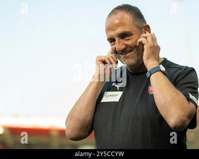 Heidenheim, Deutschland. September 2024. Frank Schmidt (FC Heidenheim, Cheftrainer), GER, FC Heidenheim vs. SC Freiburg, Fussball, Bundesliga, 4. Spieltag, Spielzeit 2024/2025, 21.09.2024, Eibner-Pressefoto/Sascha Walther Credit: dpa/Alamy Live News Stockfoto