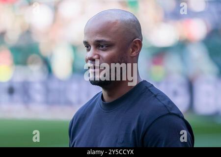 Bremen, Deutschland. September 2024. v.li.: Vincent Kompany (Trainer, FC Bayern München) Portrait, Nahaufnahme, Einzelfoto, Einzelbild, 21.09.2024, Bremen (Deutschland), Fussball, Bundesliga, SV Werder Bremen - FC Bayern München Credit: dpa/Alamy Live News Stockfoto