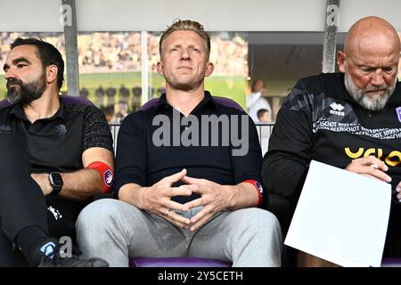 Lüttich, Belgien. September 2024. Beerschots Cheftrainer Dirk Kuyt und vor einem Fußballspiel zwischen Beerschot VA und Sint-Truiden VV, in Antwerpen, am 8. Tag der Saison 2024-2025 der ersten Liga der „Jupiler Pro League“ der belgischen Meisterschaft, Samstag, den 21. September 2024. BELGA PHOTO MAARTEN STRAETEMANS Credit: Belga News Agency/Alamy Live News Stockfoto