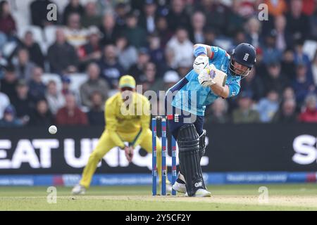 Ben Duckett aus England macht zwei Rennen während der zweiten Metro Bank One Day International England gegen Australien am Headingley Cricket Ground, Leeds, Großbritannien, 21. September 2024 (Foto: Mark Cosgrove/News Images) Stockfoto