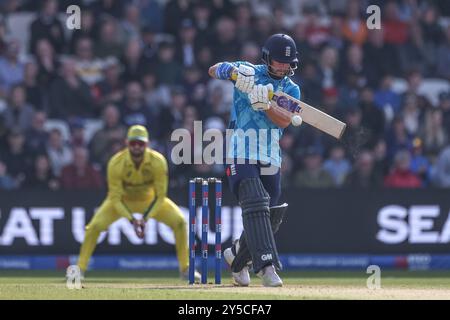 Ben Duckett aus England macht einen Lauf während der zweiten Metro Bank One Day International England gegen Australien am Headingley Cricket Ground, Leeds, Großbritannien, 21. September 2024 (Foto: Mark Cosgrove/News Images) Stockfoto