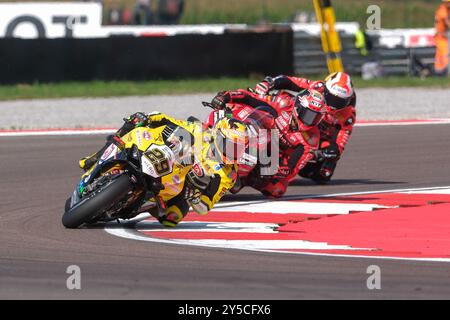 (29) Andrea Iannone aus Italien vom Team GoEleven fährt Ducati Panigale V4R während der FIM Motul Superbike World Championship - Rennen 1 der Acerbis Italian Round auf dem Cremona Circuit in San Martino del Lago am 21. September 2024 in Cremona, Italien. Stockfoto