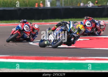 (55) Andrea Locatelli aus Italien vom Pata Prometeon Yamaha Team fährt Yamaha YZF R1 in Aktion während der FIM Motul Superbike World Championship - Rennen 1 der Acerbis Italian Round auf dem Cremona Circuit in San Martino del Lago am 21. September 2024 in Cremona, Italien. Stockfoto