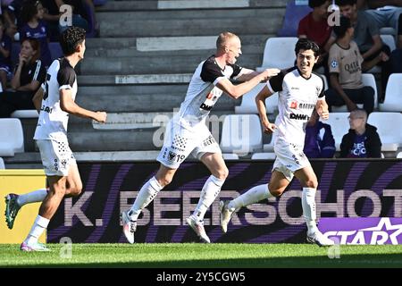 Lüttich, Belgien. September 2024. STVV Shogo Taniguchi feiert nach einem Torschuss während eines Fußballspiels zwischen Beerschot VA und Sint-Truiden VV in Antwerpen am 8. Tag der Saison 2024-2025 der ersten Liga der „Jupiler Pro League“ der belgischen Meisterschaft am Samstag, den 21. September 2024. BELGA PHOTO MAARTEN STRAETEMANS Credit: Belga News Agency/Alamy Live News Stockfoto