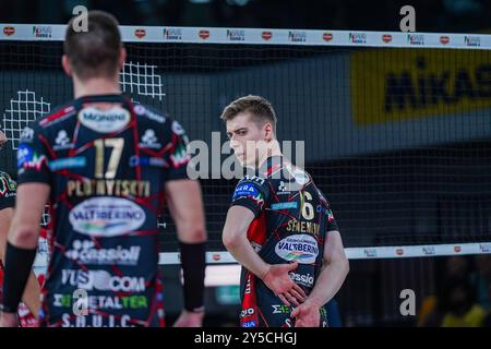 16 Kamil Semeniuk (Sir Susa VIM Perugia) während Sir Susa VIM Perugia vs Gas Sales Bluenergy Piacenza, Volleyball Italian Supercup Men Match in Florenz, Italien, 21. September 2024 Stockfoto