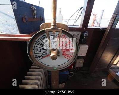 Queenborough, Kent, Großbritannien. September 2024. Das Queenborough Classic Boat Festival, das dieses Wochenende in Kent stattfindet, zeigt eine Vielzahl klassischer Boote, die die Öffentlichkeit neben der Flut-Landung im Hafen von Queenborough sehen kann. Sonniges und warmes Wetter herrschte. Quelle: James Bell/Alamy Live News Stockfoto