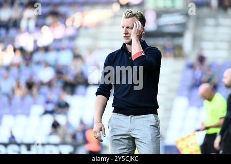 Lüttich, Belgien. September 2024. Beerschots Cheftrainer Dirk Kuyt wurde während eines Fußballspiels zwischen Beerschot VA und Sint-Truiden VV in Antwerpen am 8. Tag der Saison 2024-2025 der ersten Liga der „Jupiler Pro League“ der belgischen Meisterschaft am Samstag, den 21. September 2024, dargestellt. BELGA PHOTO MAARTEN STRAETEMANS Credit: Belga News Agency/Alamy Live News Stockfoto