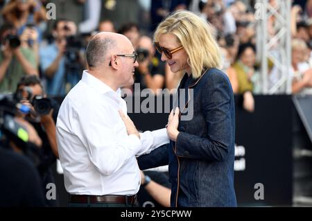 Cate Blanchett mit Jose Luis Rebordinos bei der Ankunft am Hotel Maria Cristina auf dem 72. Internationales Filmfestival San Sebastian / Festival Internacional de Cine de San Sebastian. San Sebastian, 21.09.2024 *** Cate Blanchett mit Jose Luis Rebordinos Ankunft im Hotel Maria Cristina beim 72. San Sebastian International Film Festival Internacional de Cine de San Sebastian San Sebastian, 21 09 2024 Foto:XC.xNiehausx/xFuturexImagex blanchett 4905 Stockfoto