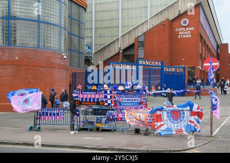 Glasgow, Großbritannien. September 2024. Nach einigen Monaten Heimspielen im Hampden Park, Glasgow, kehrten die Rangers in ihr Heimstadion Ibrox zurück. Das ibrox-Stadion wurde renoviert und war wegen Bauverzögerungen nicht für Fans und Fußballspiele geeignet. Die Rückkehr wird von vielen Fans begrüßt. Quelle: Findlay/Alamy Live News Stockfoto