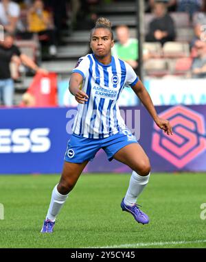 Crawley UK 21. September 2024: Nikita Parris aus Brighton während des Barclays Women's Super League Fußballspiels zwischen Brighton & Hove Albion und Everton im Broadfield Stadium in Crawley: Credit Simon Dack /TPI/ Alamy Live News Stockfoto