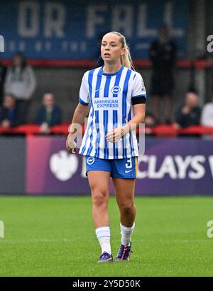 Crawley UK 21. September 2024 - Poppy Pattinson aus Brighton während des Barclays Women's Super League Fußballspiels zwischen Brighton & Hove Albion und Everton im Broadfield Stadium in Crawley : Credit Simon Dack /TPI/ Alamy Live News. Nur redaktionelle Verwendung. Kein Merchandising. Stockfoto