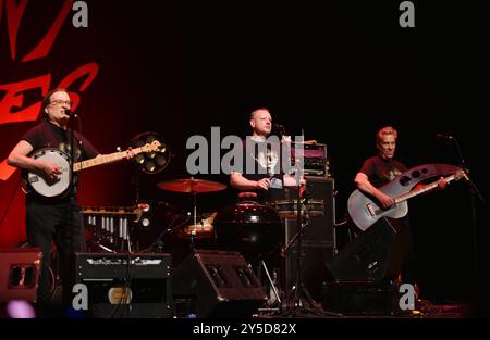 20. September 2024, Virginia Beach, Virginia, USA: Die GEWALTTÄTIGEN FRAUEN unterhalten die Leute im Sandler Center in Virginia Beach, Virginia am 20. September 2024...Foto Â Jeff Moore (Credit Image: © Jeff Moore/ZUMA Press Wire) NUR REDAKTIONELLE VERWENDUNG! Nicht für kommerzielle ZWECKE! Stockfoto