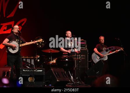 20. September 2024, Virginia Beach, Virginia, USA: Die GEWALTTÄTIGEN FRAUEN unterhalten die Leute im Sandler Center in Virginia Beach, Virginia am 20. September 2024...Foto Â Jeff Moore (Credit Image: © Jeff Moore/ZUMA Press Wire) NUR REDAKTIONELLE VERWENDUNG! Nicht für kommerzielle ZWECKE! Stockfoto