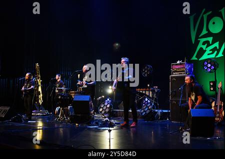 20. September 2024, Virginia Beach, Virginia, USA: Die GEWALTTÄTIGEN FRAUEN unterhalten die Leute im Sandler Center in Virginia Beach, Virginia am 20. September 2024...Foto Â Jeff Moore (Credit Image: © Jeff Moore/ZUMA Press Wire) NUR REDAKTIONELLE VERWENDUNG! Nicht für kommerzielle ZWECKE! Stockfoto