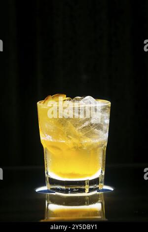 Vodka und orangefarbener Schraubenzieher klassisch berühmtes fruchtiges Cocktail-Getränk Stockfoto